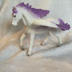 MOJO Pegasus Lilac Fantasy Action Figure Hand-Painted Glossy Finish